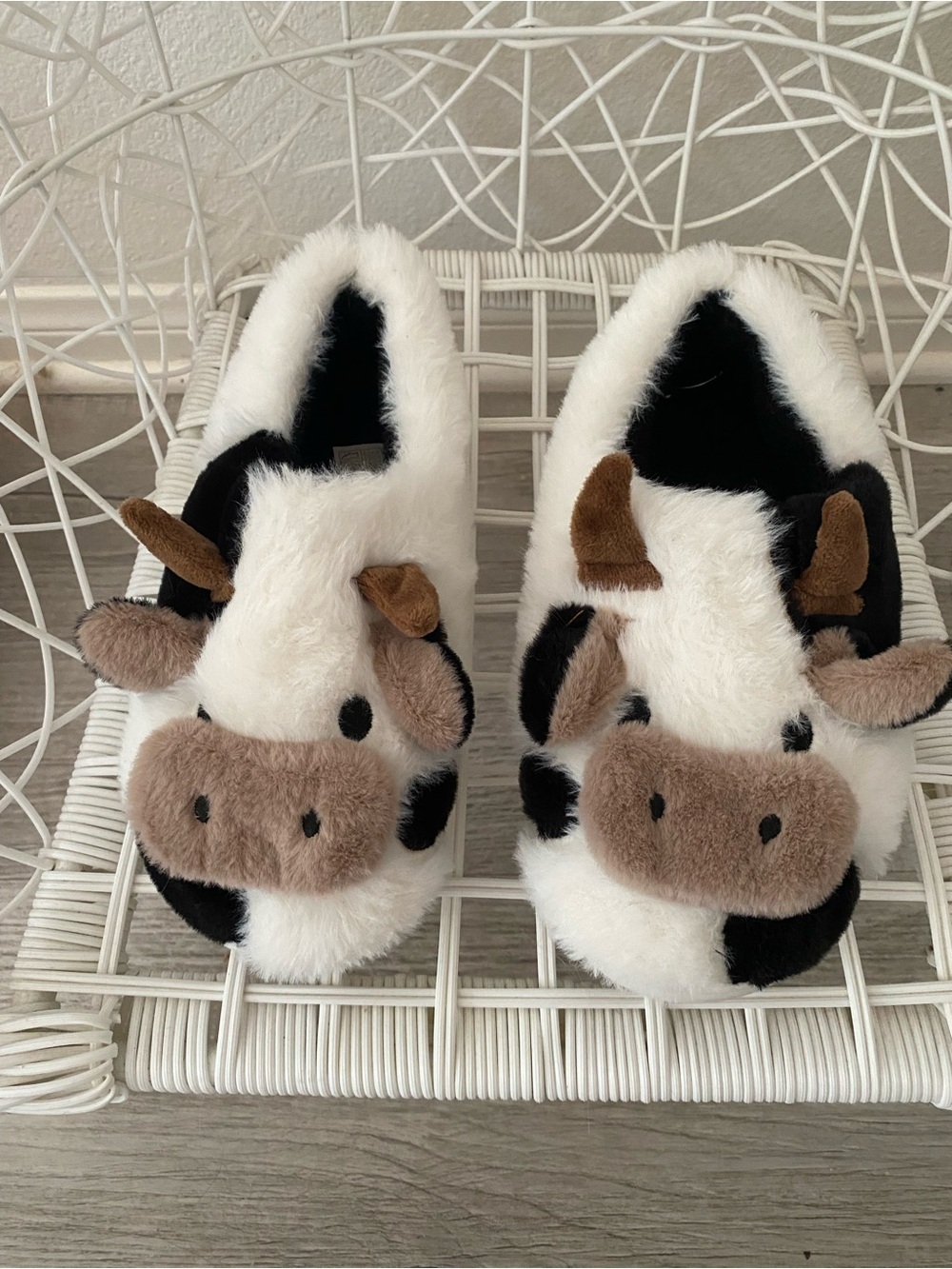 NWOT Cartoon Cow Soft Fuzzy Black Brown House Slippers Dorm Ready - Sz 6